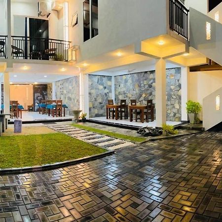 Funwhales Rest House Negombo Exterior foto