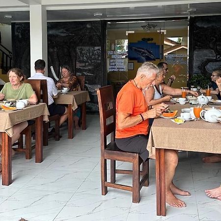 Funwhales Rest House Negombo Exterior foto