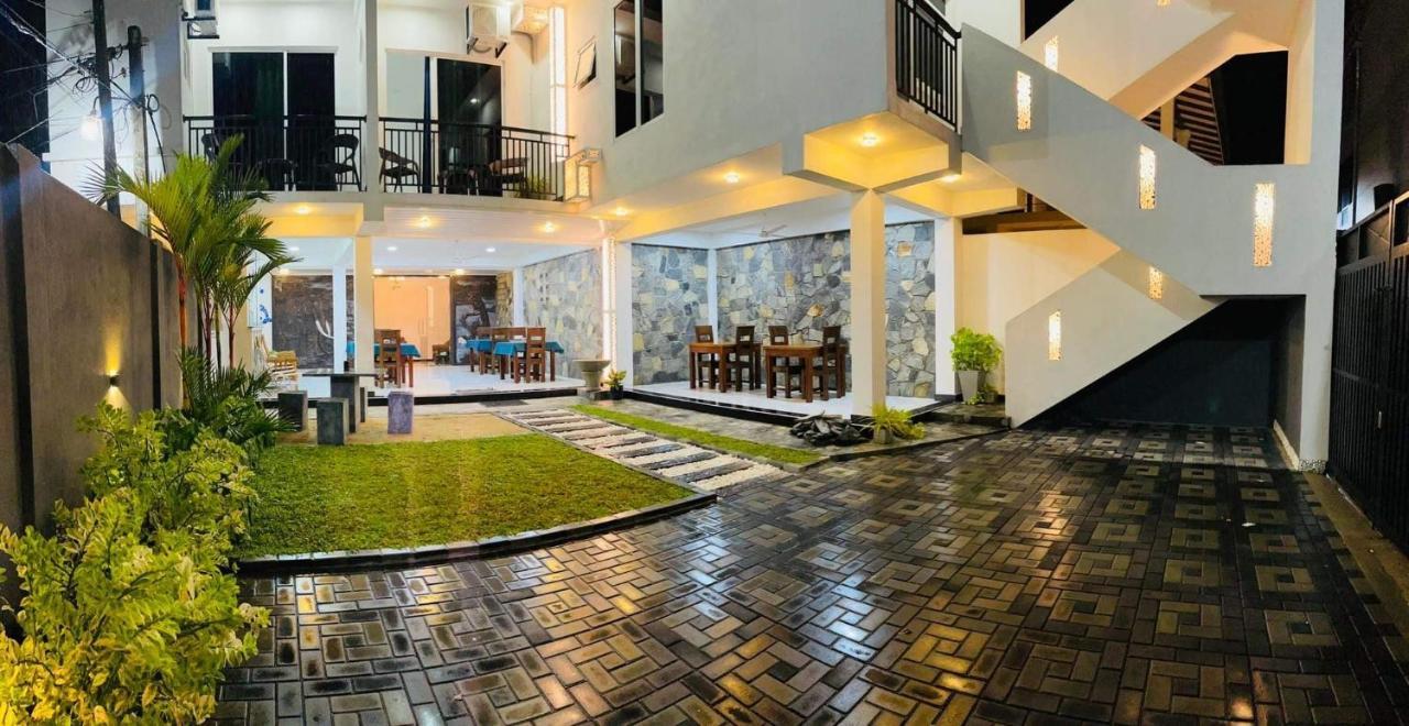 Funwhales Rest House Negombo Exterior foto