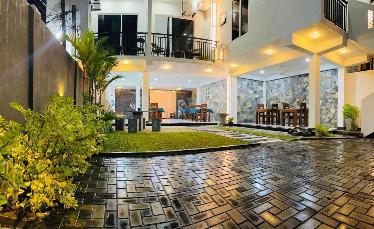 Funwhales Rest House Negombo Exterior foto