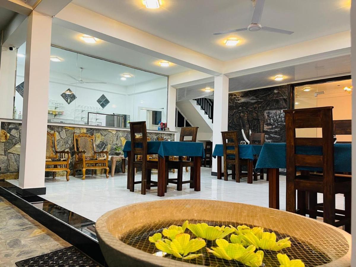 Funwhales Rest House Negombo Exterior foto