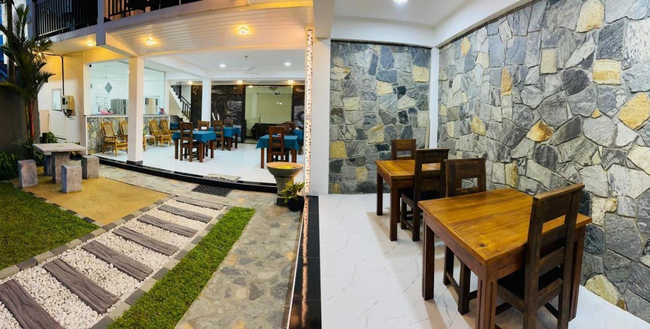 Funwhales Rest House Negombo Exterior foto