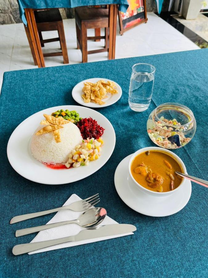 Funwhales Rest House Negombo Exterior foto