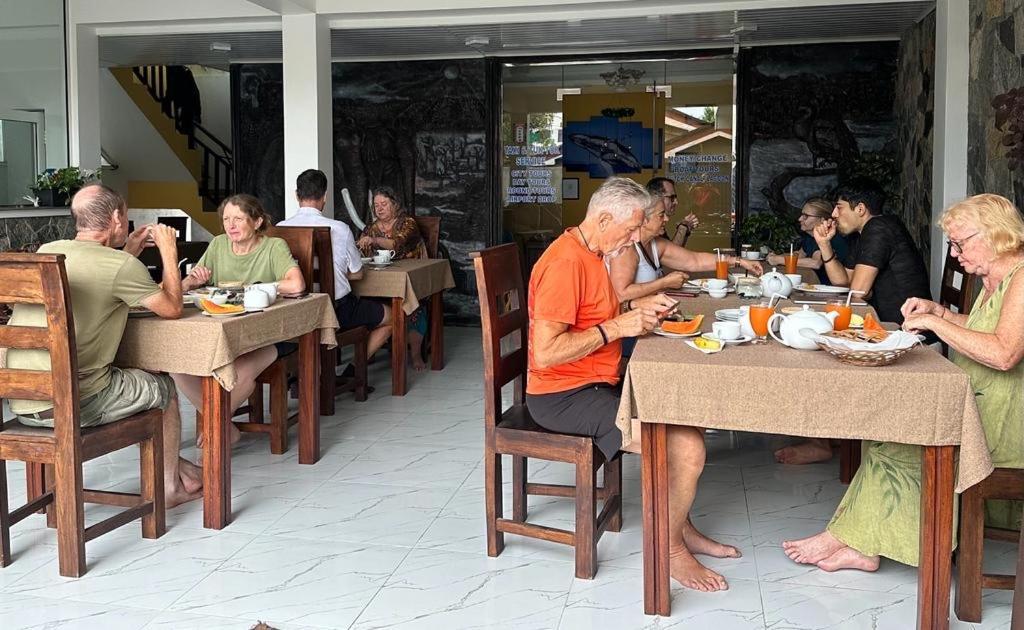 Funwhales Rest House Negombo Exterior foto