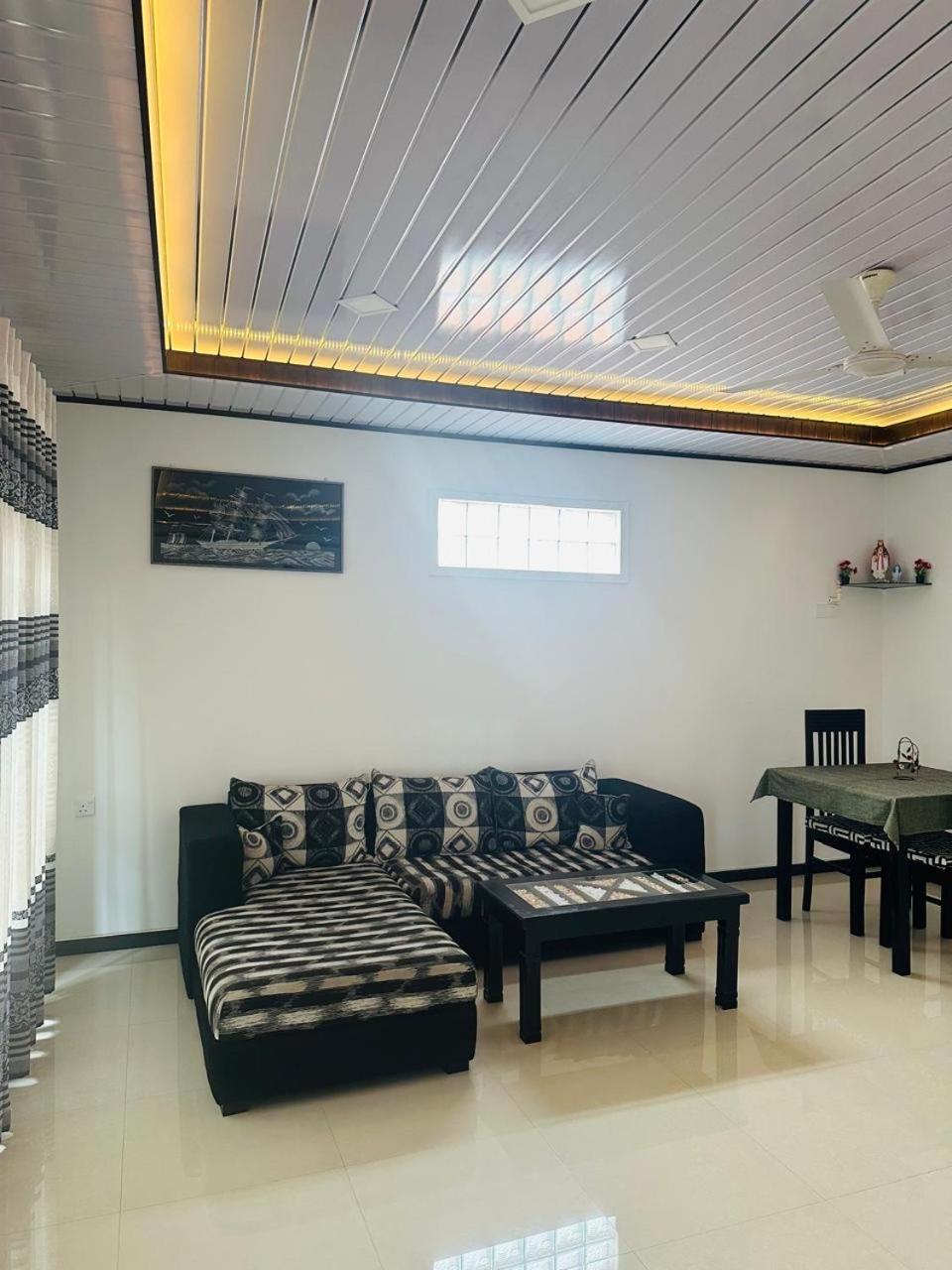 Funwhales Rest House Negombo Exterior foto